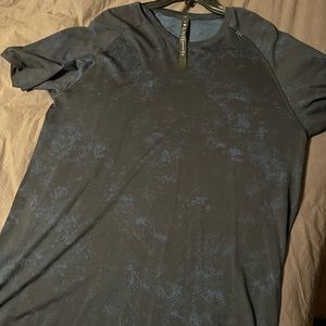 Like new Lululemon Mens XL shirt